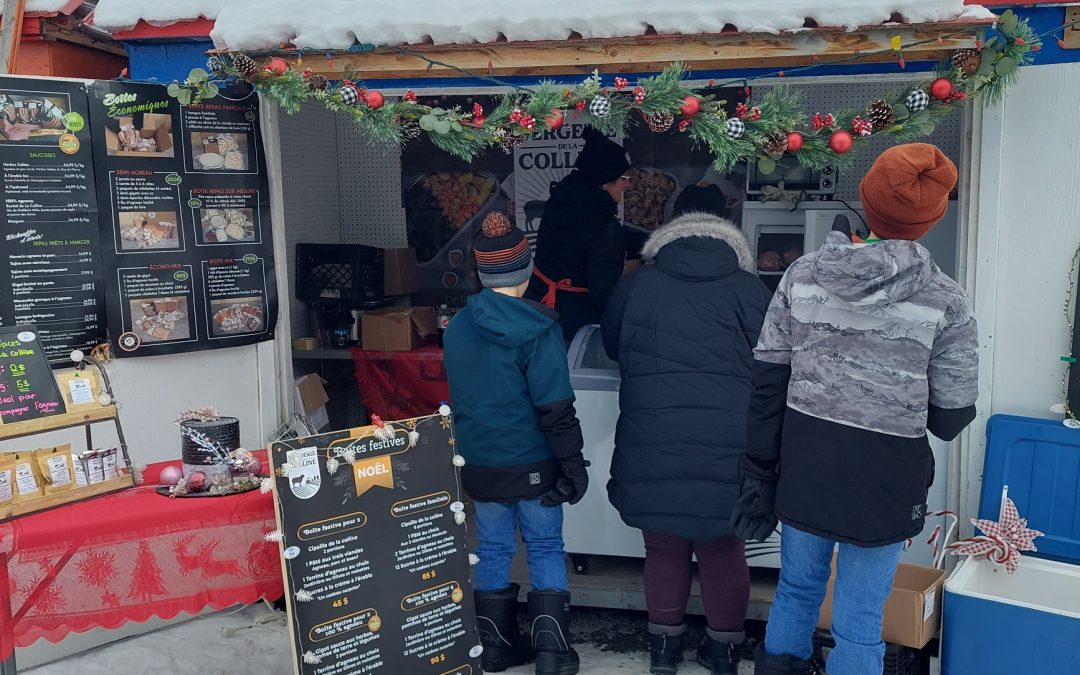 Un marché de Noël extérieur à Sainte-Flavie