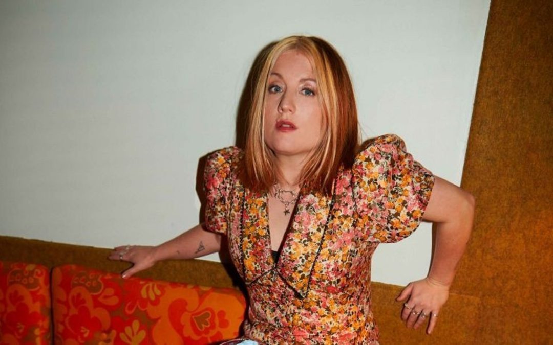 Fanny Bloom dévoile la chanson- titre Holistique