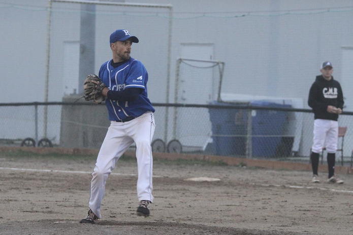Une poussée de quatre points en 7e manche du CIEL FM coule le Bérubé GM