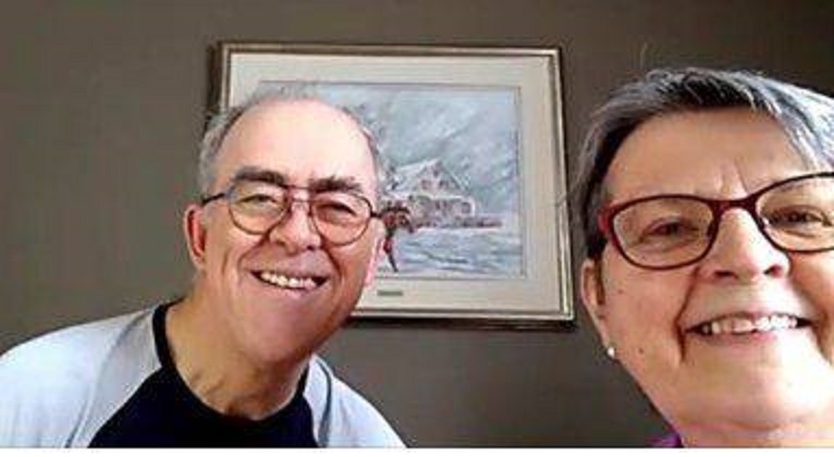 Deux sexagénaires amorcent un périple de 1200 km à la marche