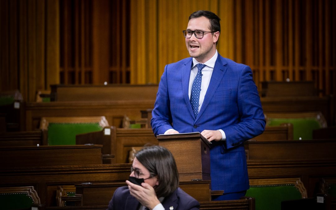 Maxime Blanchette-Joncas estime que les libéraux affaiblissent le Québec