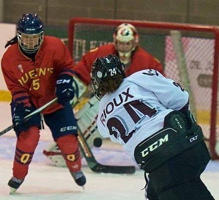 La hockeyeuse Roxanne Rioux rentre au Canada
