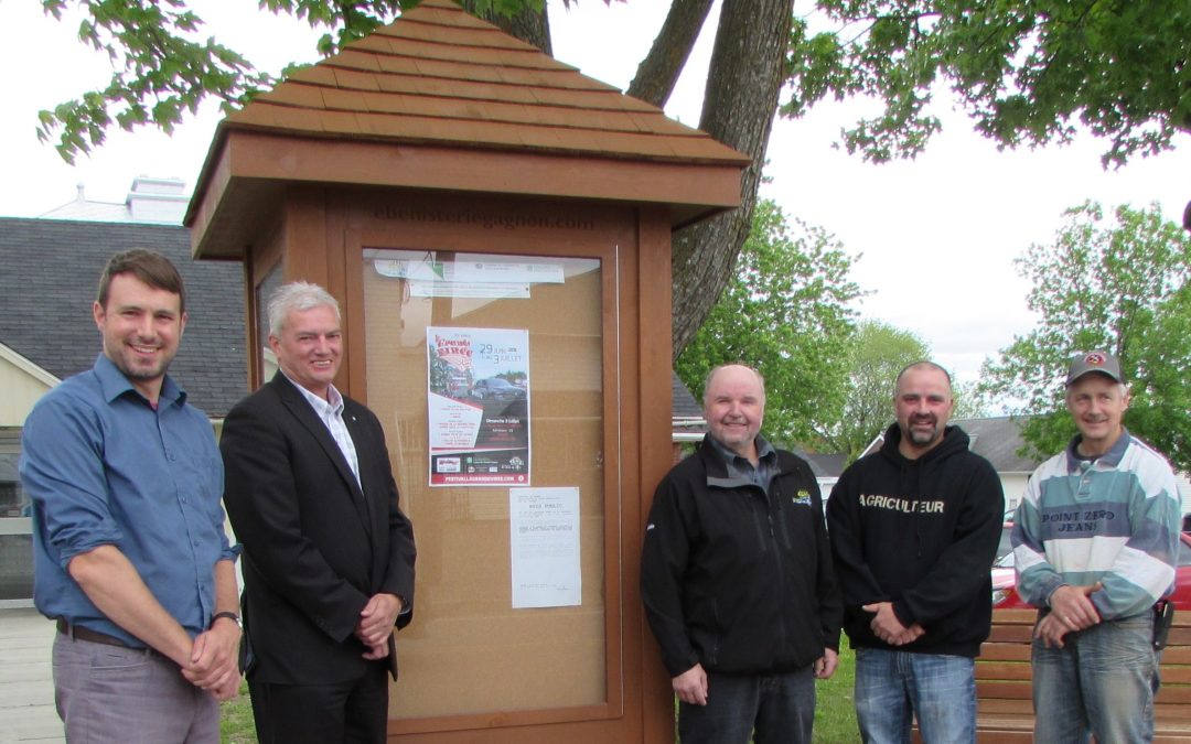 Une colonne d&rsquo;affichage à Saint-Jean-de-Dieu