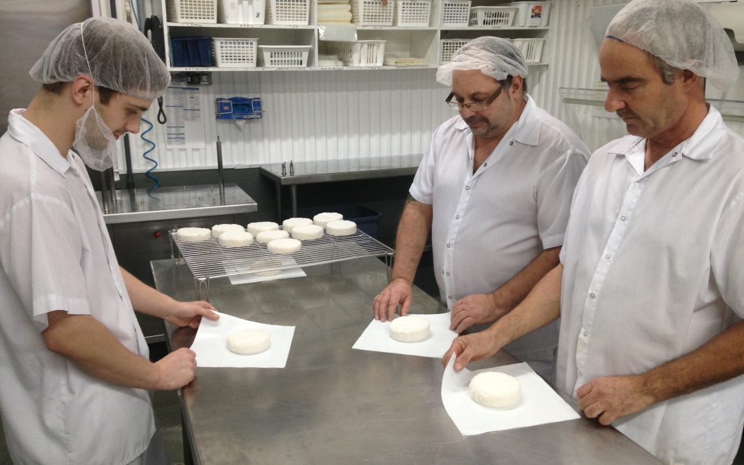 Fromagerie des Basques:  2 000 briques de fromage pour les familles démunies