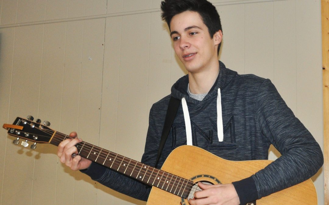 Yoann Guay de Saint-Mathieu-de-Rioux participe à The Voice en France