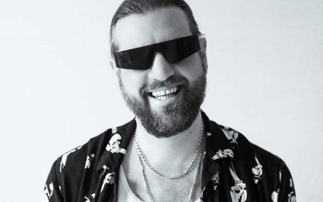 Joé Napoléon présente l&rsquo;extrait Je suis une coquerelle