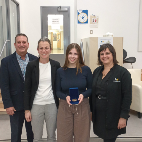 Valérie Noël reçoit la Médaille académique du Gouverneur général