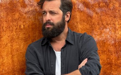 Ryan Kennedy chante la pomme à son village natal