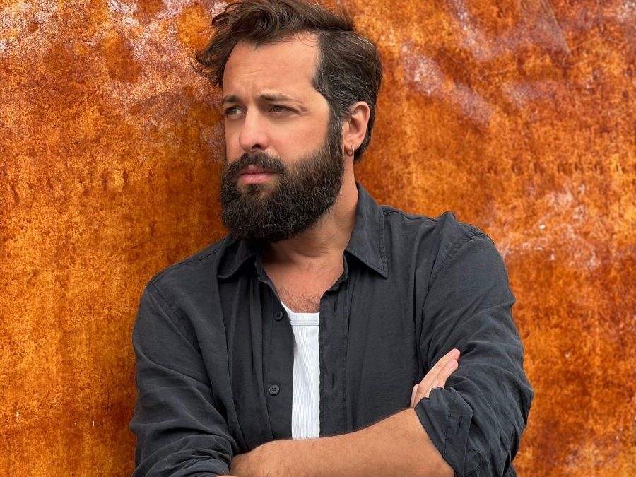 Ryan Kennedy chante la pomme à son village natal