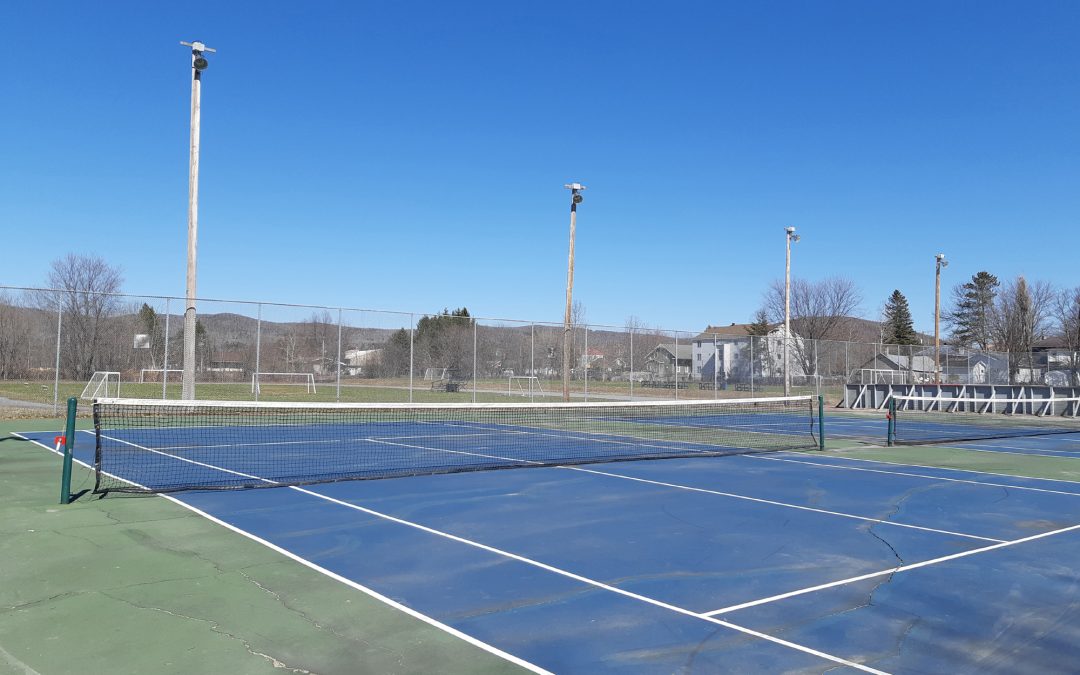 Dégelis veut remplacer ses terrains de tennis par une surface multisports