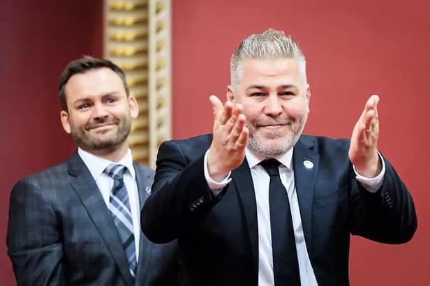 Pascal Bérubé remet 32 700 $ de son argent personnel