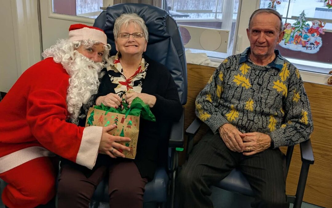 Des aînés gâtés à Noël grâce à la Fondation de la santé et à Jean Coutu