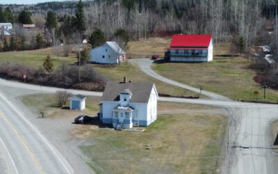 Deux maisons et un garage à vendre pour refaire la route 293